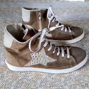 Golden Goose (?) girls suede sneakers size 35, 2